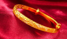 91万粉丝直播送金手镯,金手镯闪耀夺目